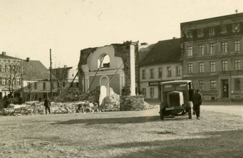 Bourání svtojánské kaple na hlučínském náměstí v roce 1940